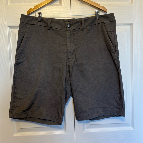 Men’s Lululemon’s flat front shorts. Size 38 - Picture 1 of 5